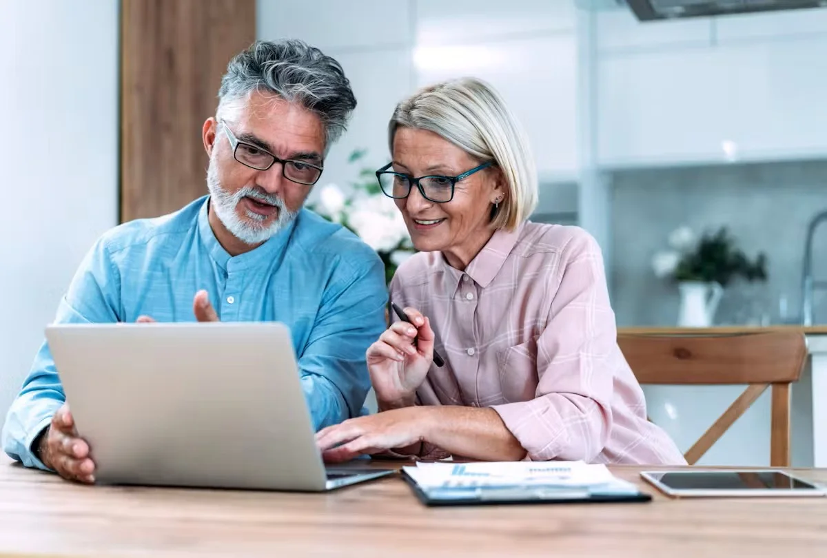 Como comunicar com o consumidor 50+: estratégias para conquistar a economia prateada Como comunicar com o consumidor 50+: estratégias para conquistar a economia prateada